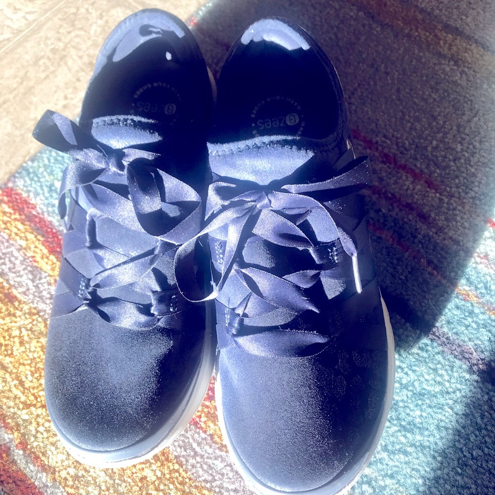 Bzees Glisten Shimmer Sneakers - Picture 3 of 5
